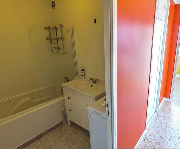 Bathroom 4, Cozy Room in a Friendly Shared Flat - Lyon 8th, Rhône