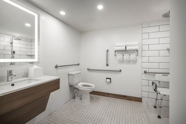 Bathroom 4, Spark by Hilton Virginia Beach Oceanfront, Virginia Beach