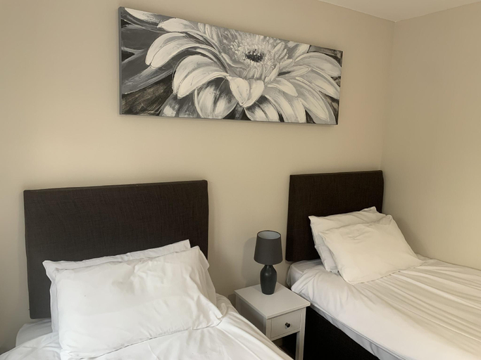 Bedroom, Tall Pines Lodges, North Somerset