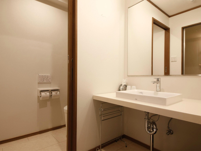 Bathroom, Koyou So, Toba