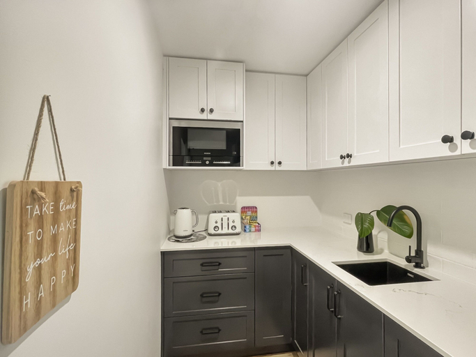Private kitchen 5, Quiet Retreat With Large Garden and Parking, Eurobodalla