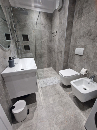 Bathroom 3, Joel Family Apartment's Golem Center, Kavajës