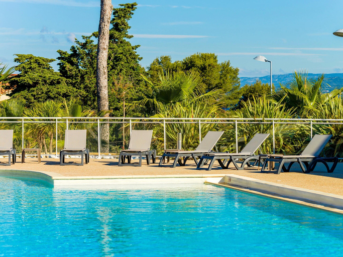 Pool 4, Sea View Apartment for 4 in Var, Var