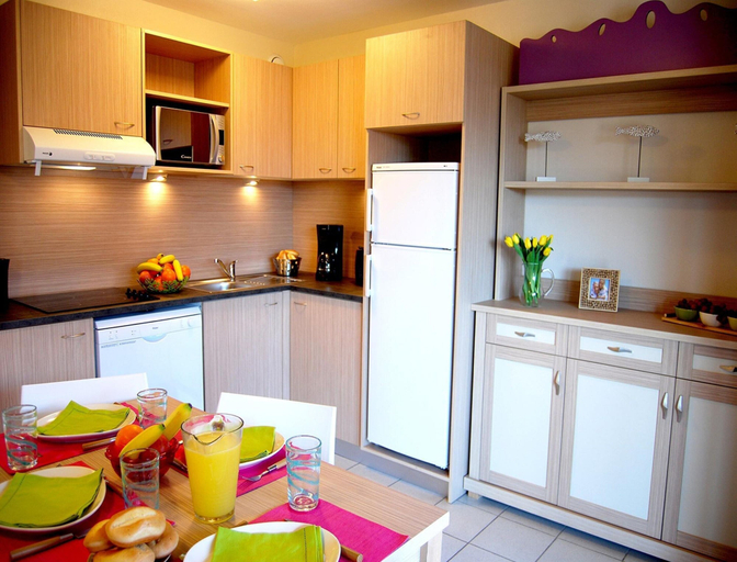 Private kitchen 4, Spacious Beachside Comfort for 6, Pyrénées-Orientales