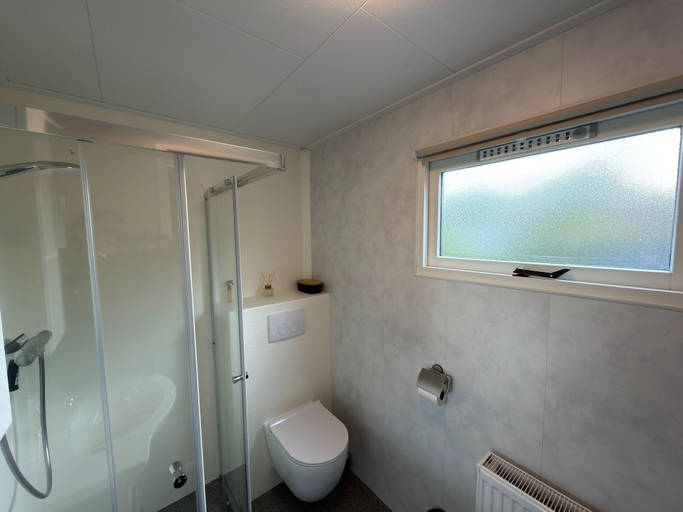 Bathroom 3, Chalet 56 in Stegeren Near the Heathlands, Ommen