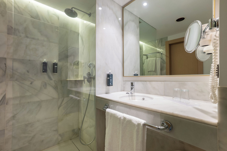 Bathroom 5, CM Playa del Moro Hotel, Baleares