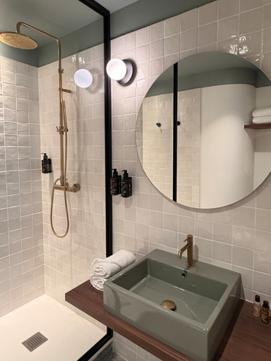 Bathroom 4, Le Beau Rivage, Rhône