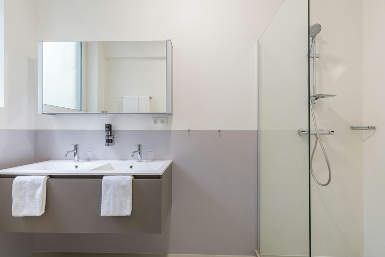 Bathroom 4, Leonardo Hotel Antwerp the Plaza, Antwerpen
