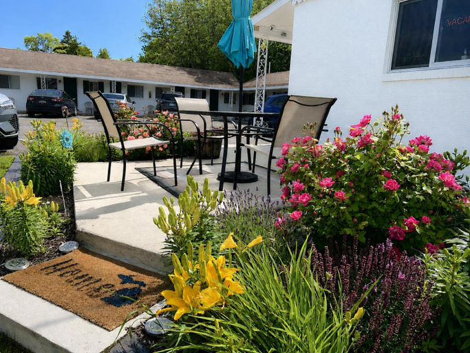 Others 4, Cedars Motel, Mackinac
