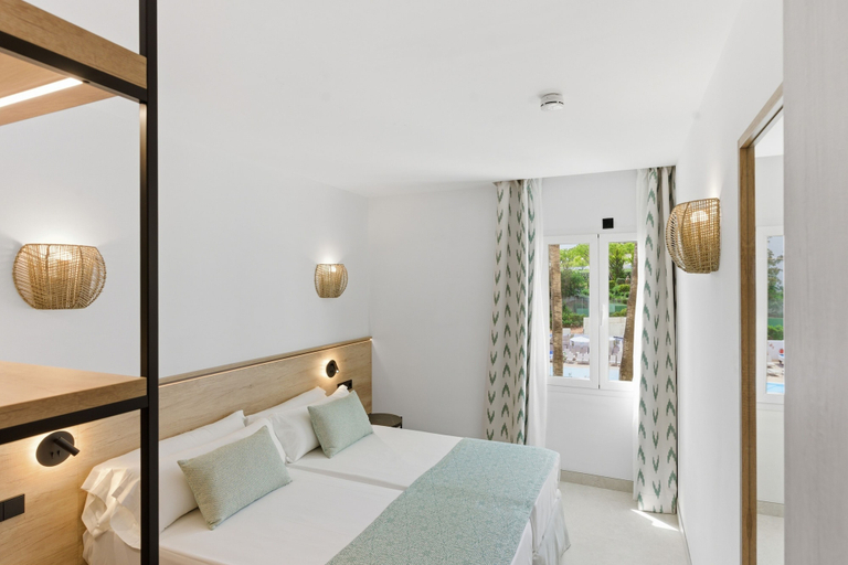Bedroom 4, Aquasol Aparthotel, Baleares
