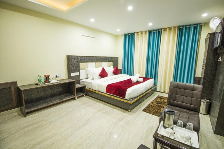 Bedroom 2, Hotel the Mountain View, Kangra