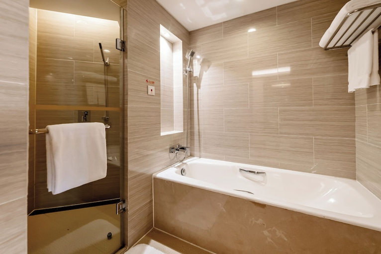 Bathroom 3, Courtyard by Marriott Shanghai Hongkou, Shanghai