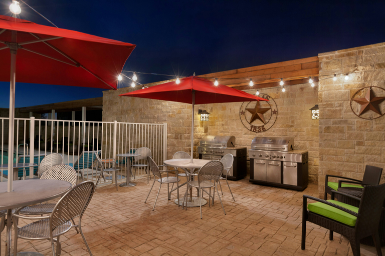 Food & Drinks 5, Home2 Suites by Hilton Lubbock, Lubbock