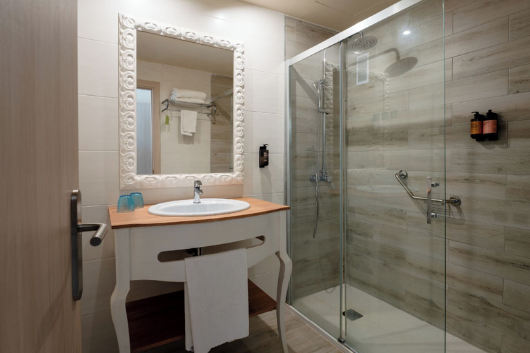 Bathroom 4, Cala Millor Garden, Adults Only, Baleares