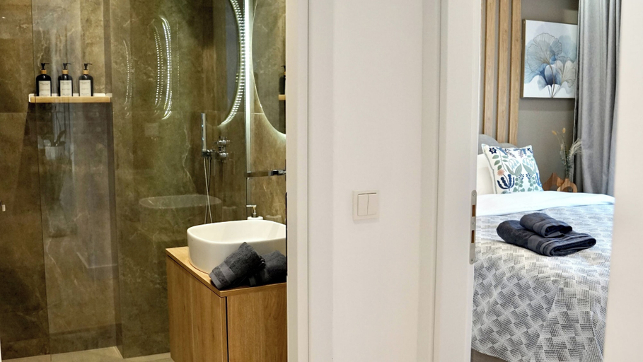 Bathroom 5, Alimos Escape 3, Attica
