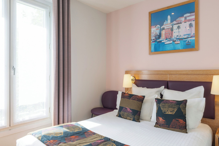 Bedroom 3, Grand Hotel Dore, Paris