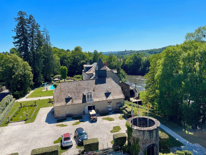 Exterior & Views