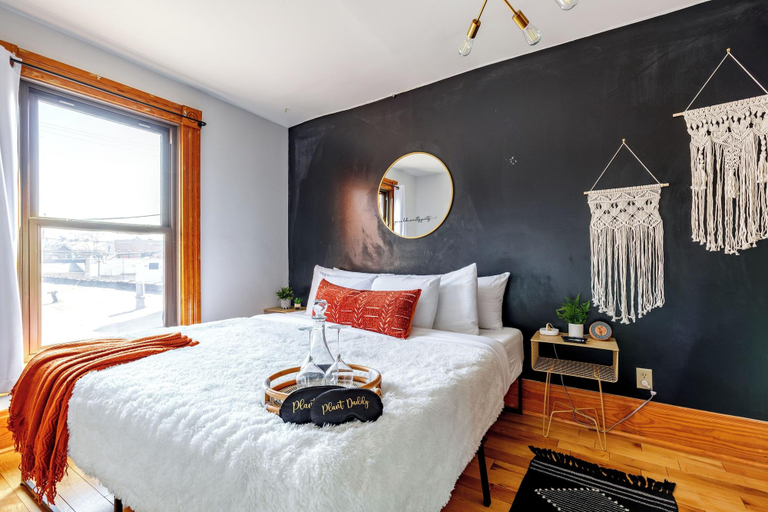 Room 5, Jungle House Luxury Lofts Â€“ Short North High S, Franklin