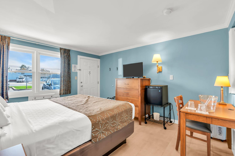 Bedroom 2, Surfside Motel, Ocean