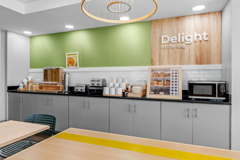 Food & Drinks 4, Spark by Hilton Lynchburg - University Area & Hwy 460, Lynchburg