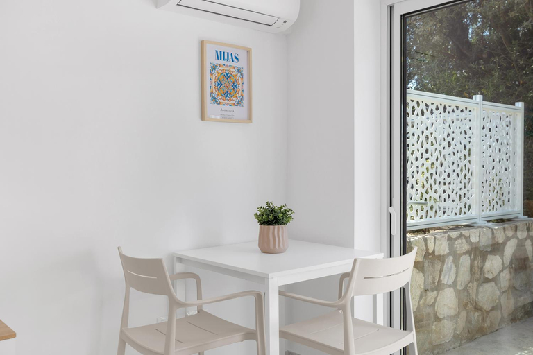 Others 4, Newly renovated 1-Bedroom Apt with kitchen & patio, Málaga