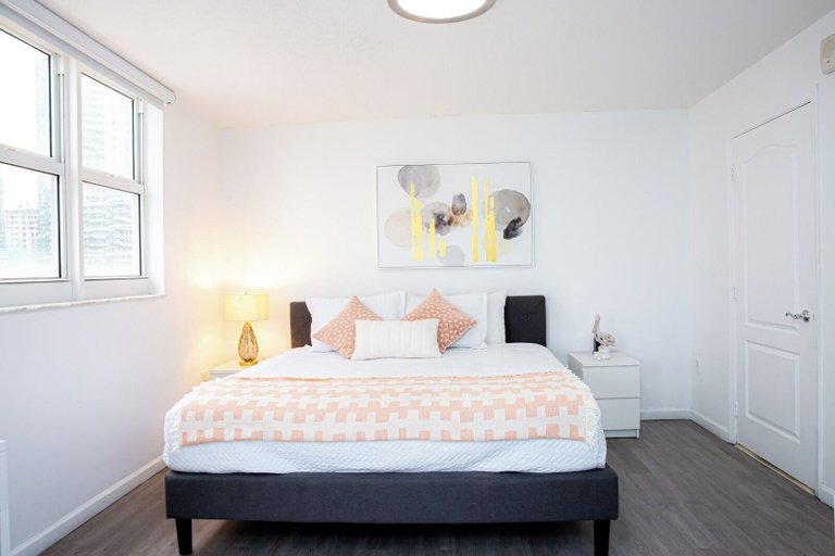 Room 2, My House, Miami-Dade