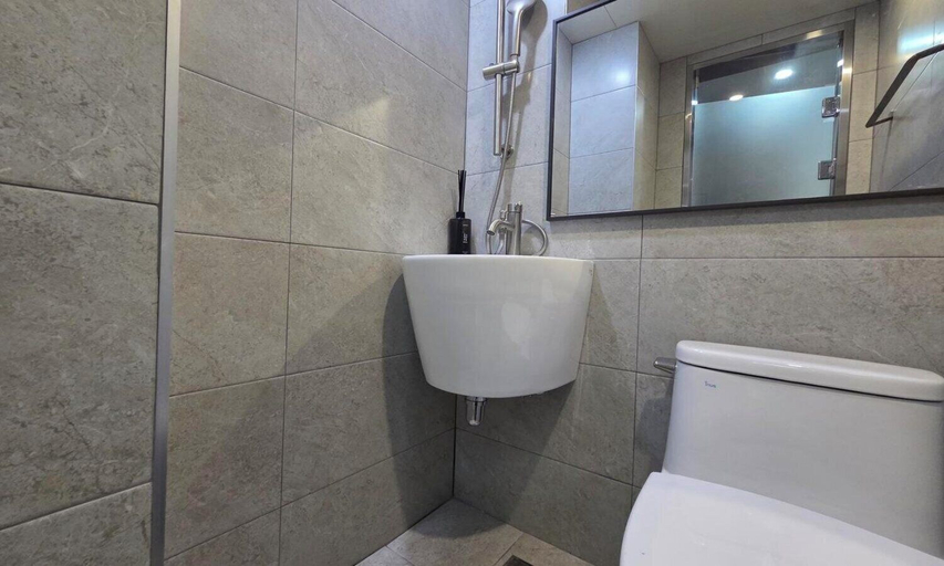 Bathroom 3, Cheonho T, Gandong