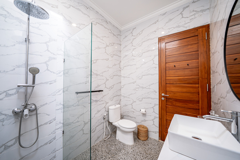 Bathroom 5, Casa Vicca, Badung