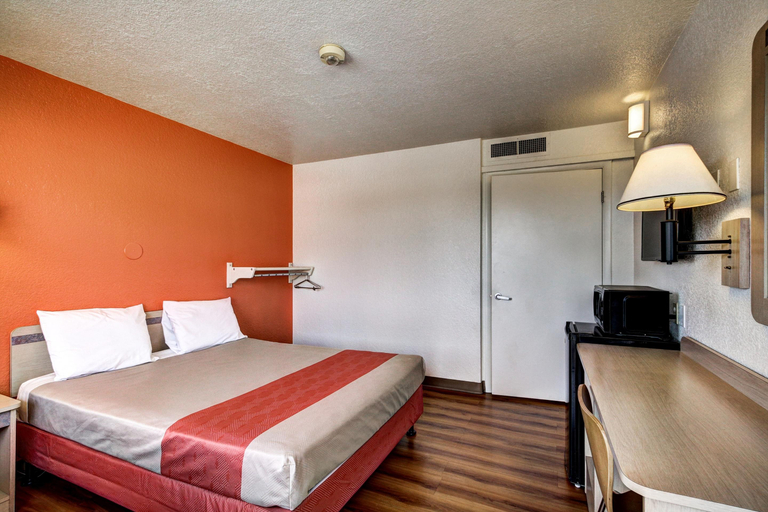 Room 5, Motel 6 Wells NV, Elko