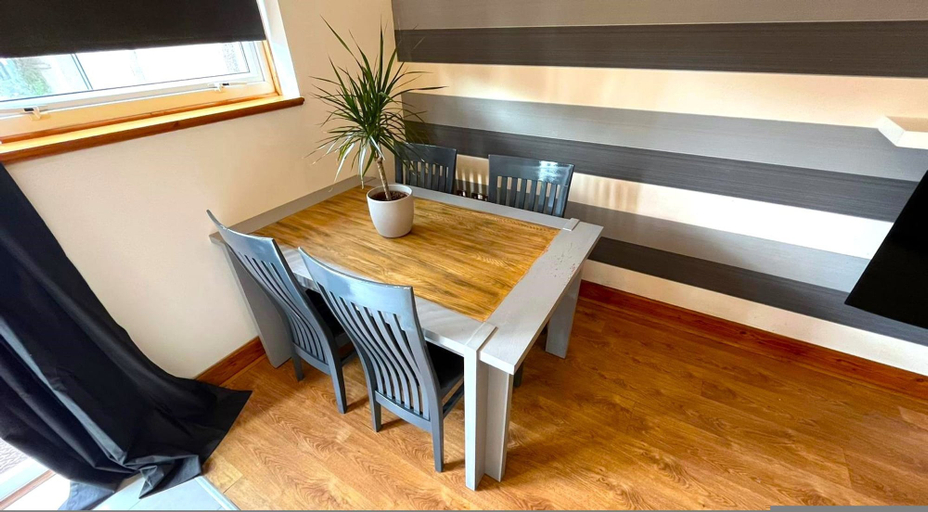Room 3, Spacious 4BR Edinburgh Home Free Parking, Edinburgh