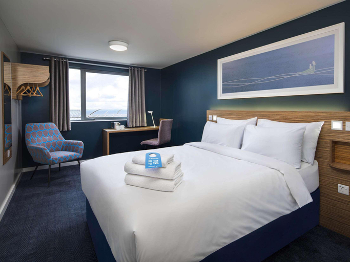 Bedroom 5, Travelodge Wadebridge, Cornwall