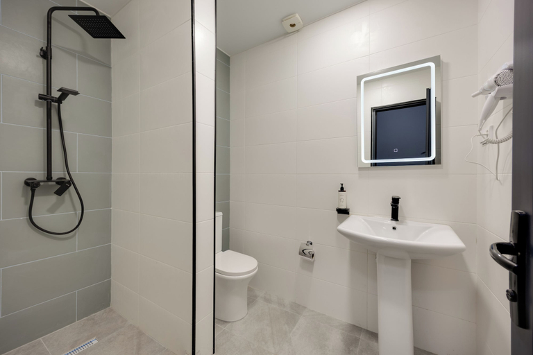 Bathroom 3, Hotel Gezi, Tbilisi