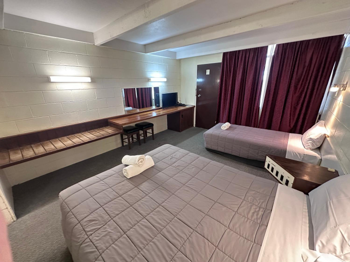 Others 2, Charles Sturt Motor Inn, Bland