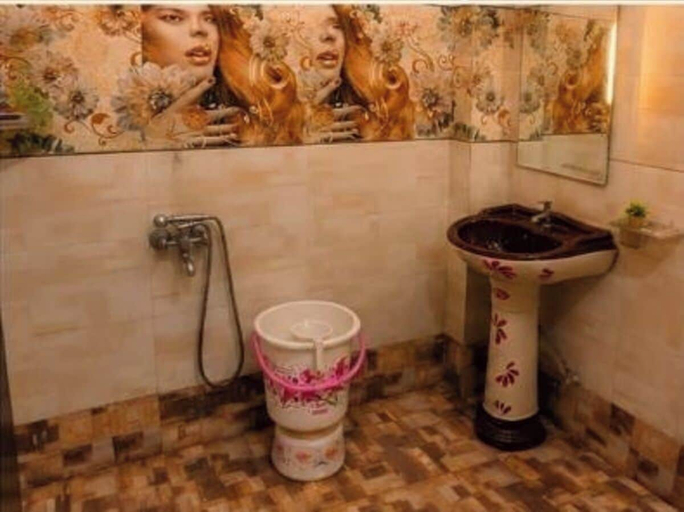 Bathroom 2, Hotel Atithi Palace, Saharanpur