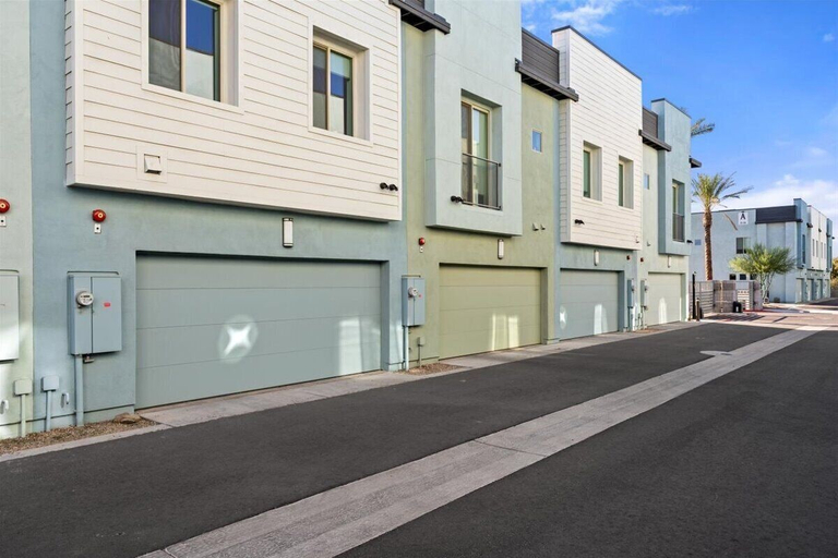 Exterior 3, Desert Escape Townhome - Pool & Gym, Maricopa