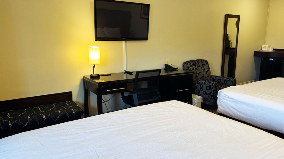 Bedroom 2, Riviera Inn and Suites 1000 Islands, Leeds and Grenville