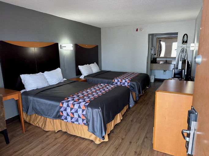 Bedroom 4, Rodeway Inn Hopkinsville, Christian