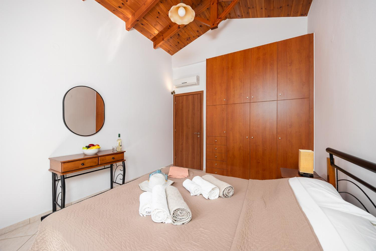 Bedroom 2, Villa Georgia, Crete