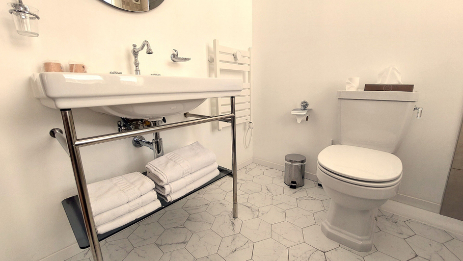 Bathroom 4, Hôtel Dandy, Seine-Maritime