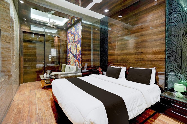 Room 5, Premium Palette Swaroop Nagar Shanti, Kanpur Nagar