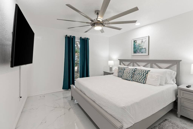 Room 2, Corpus Christi Gem, Nueces