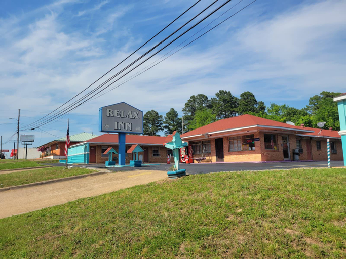 Entrance 2, Relax Inn Daingerfield Near Mount Pleasant TX, Morris