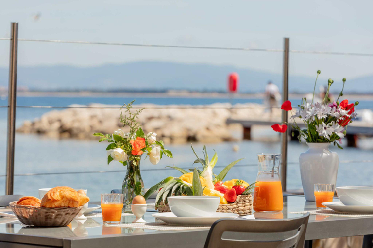 Others 5, Le Cigalou, authentique cabanon de pêcheur en bord de mer avec sa terrasse spacieuse et aménagée, Var