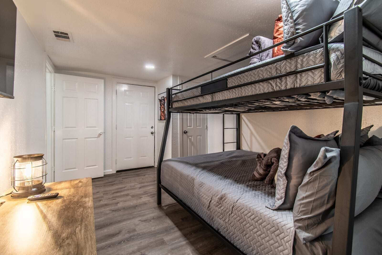 Room 4, Blue Wave Cottage, Nueces