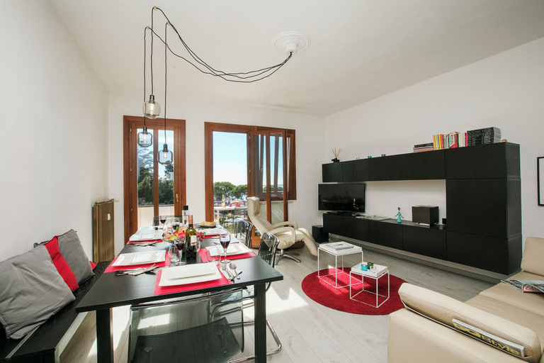 Others 5, Spiaggia Azzurro -lakeside with terrace, Brescia