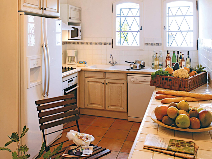 Private kitchen 3, Fayence Provencal House for 4, Var