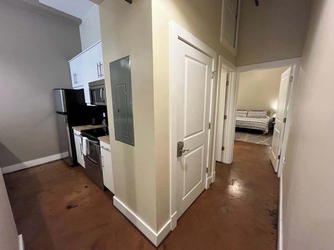 Interior 4, Chic Walkable apt With Rooftop Views, Roanoke City