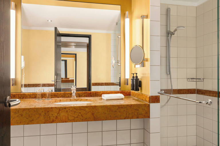 Bathroom 4, Hotel Remarque, Osnabrück
