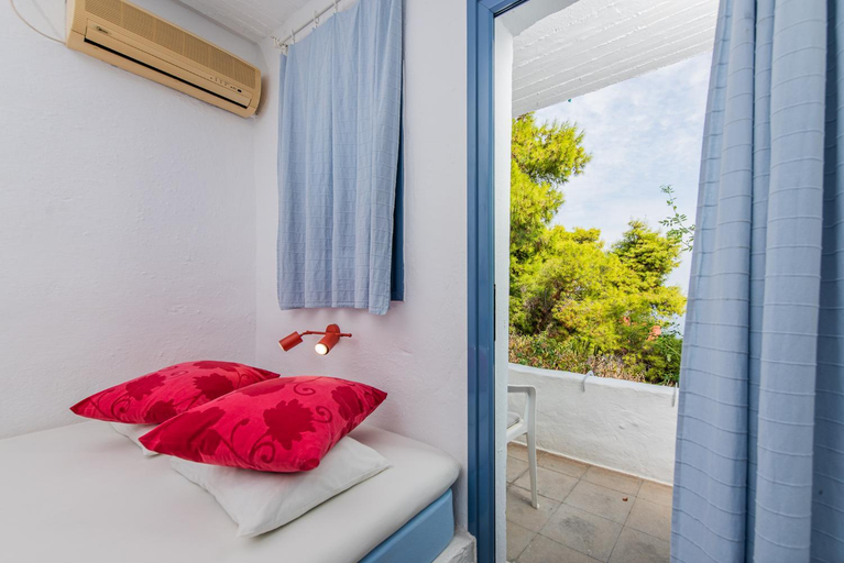 Bedroom 2, Rosys Little Village, Attica