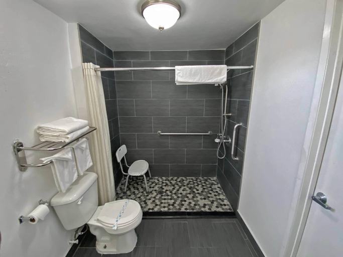 Bathroom 4, Rodeway Inn Ventura Midtown, Ventura
